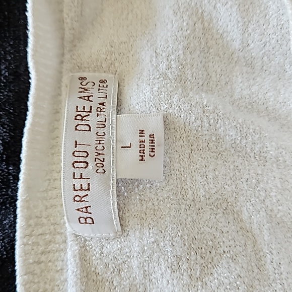 Barefoot dreams sweater - Picture 2 of 2